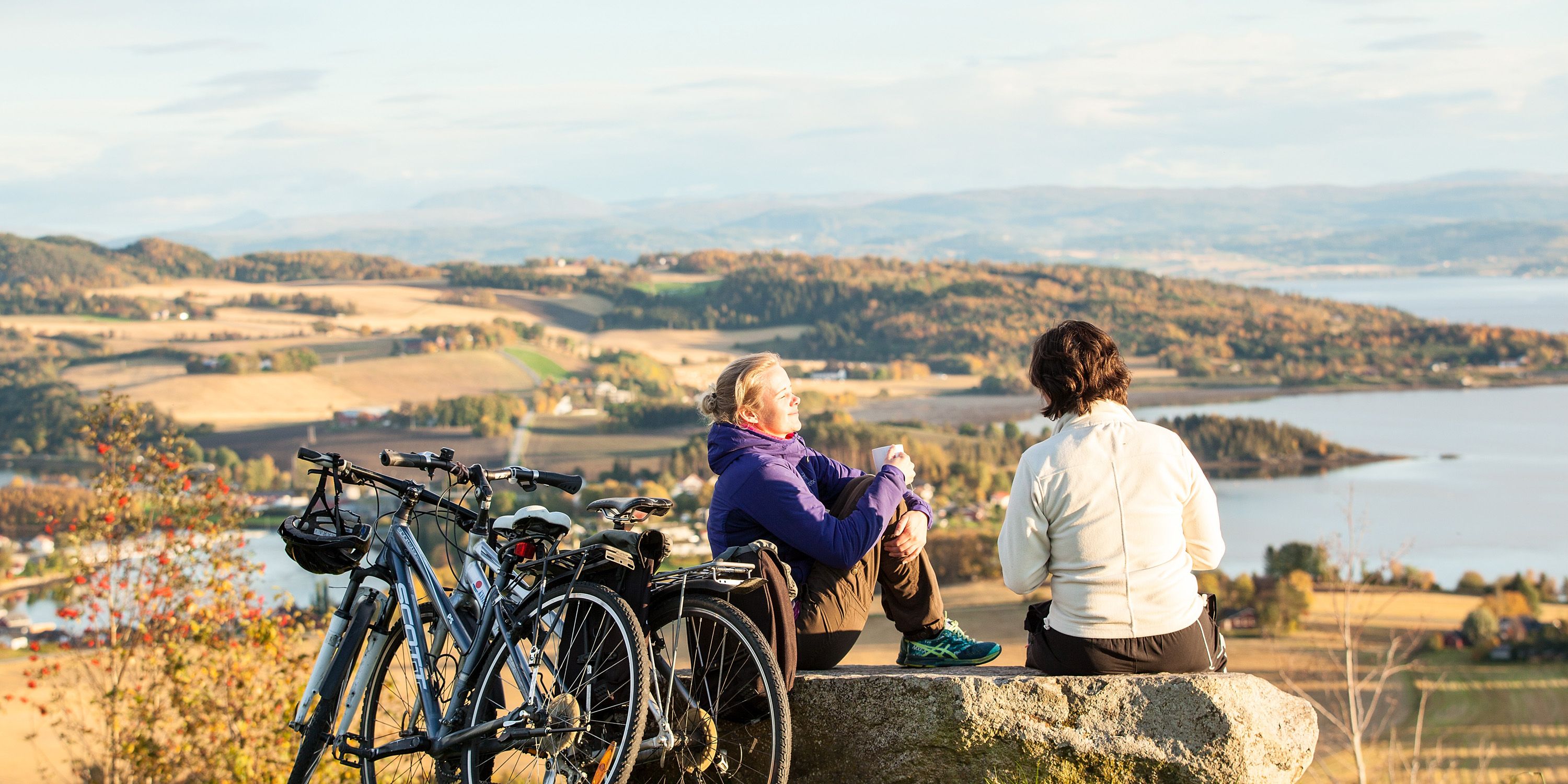 Cyclists taking a break and enjoying the panoramic view of the Trondheimfjorden at Øyna