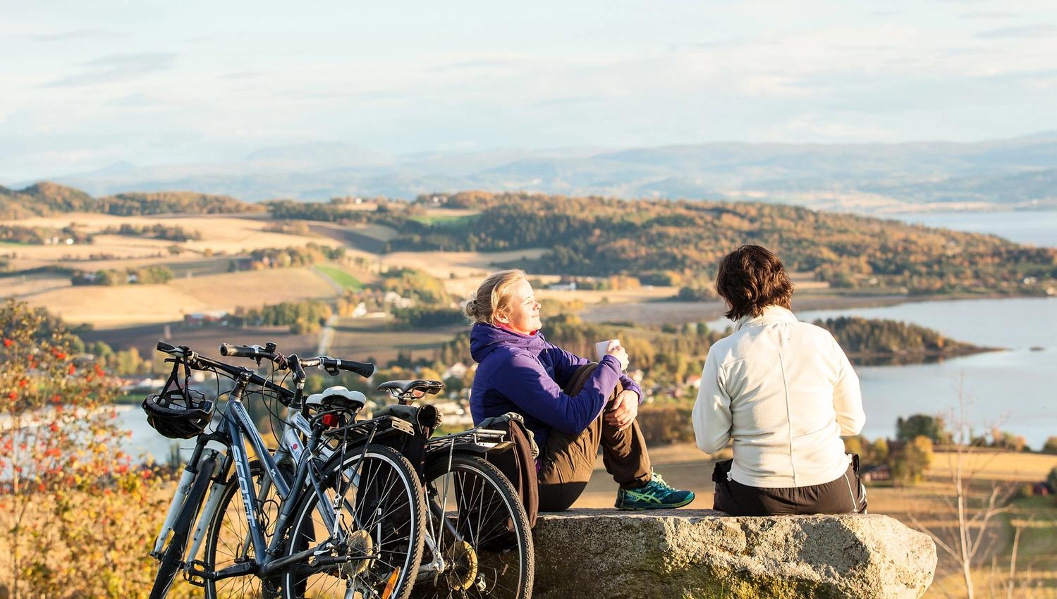 Cyclists taking a break and enjoying the panoramic view of the Trondheimfjorden at Øyna