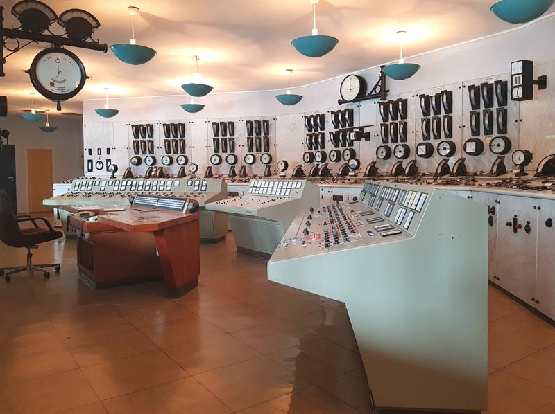 Det gamle kontrollrommet på Kraftmuseet med originale brytarar og instrument frå vasskraftens storheitstid.