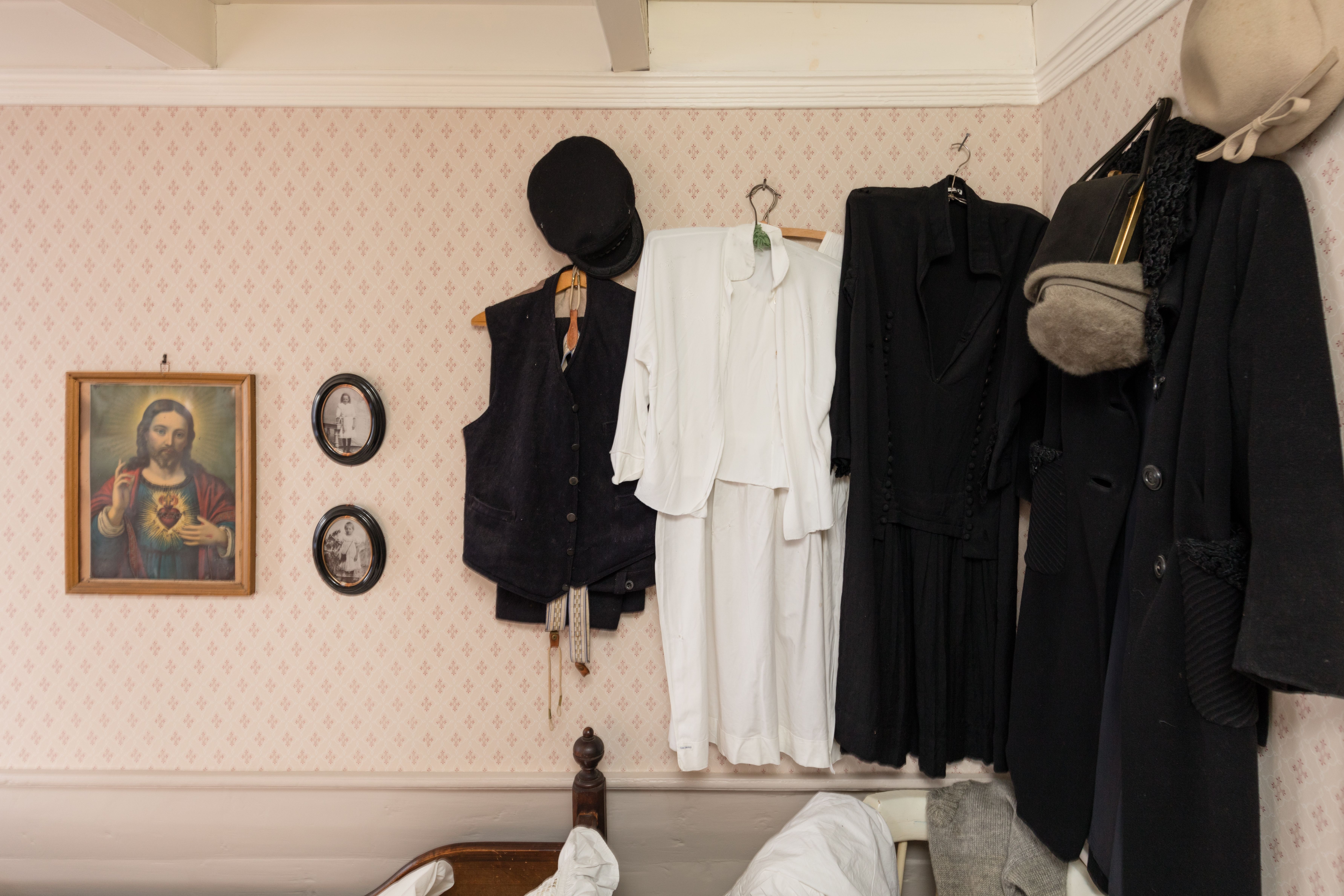 Old clothes in No 90