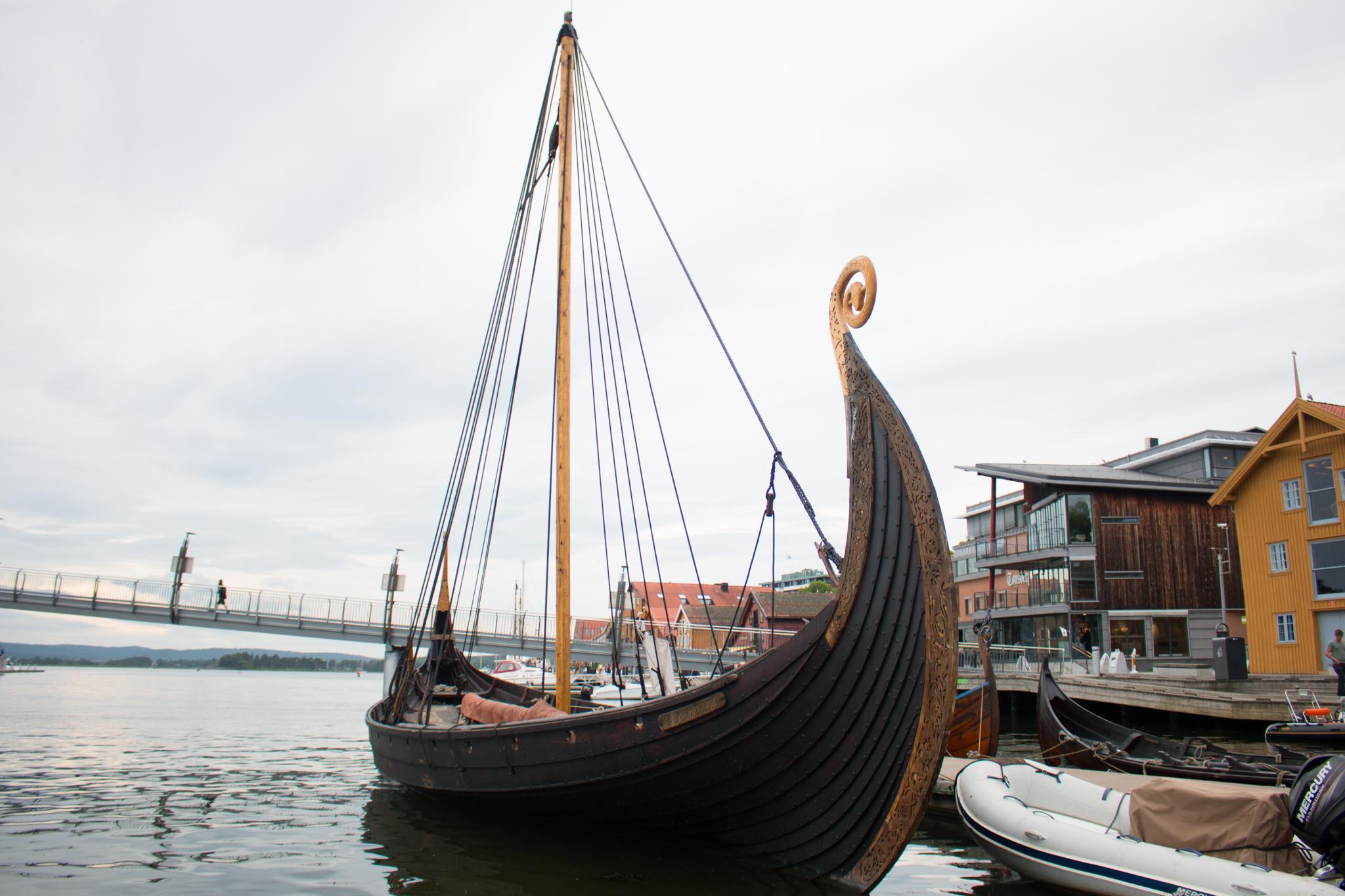Saga Oseberg liggende ved brygga i Tønsberg