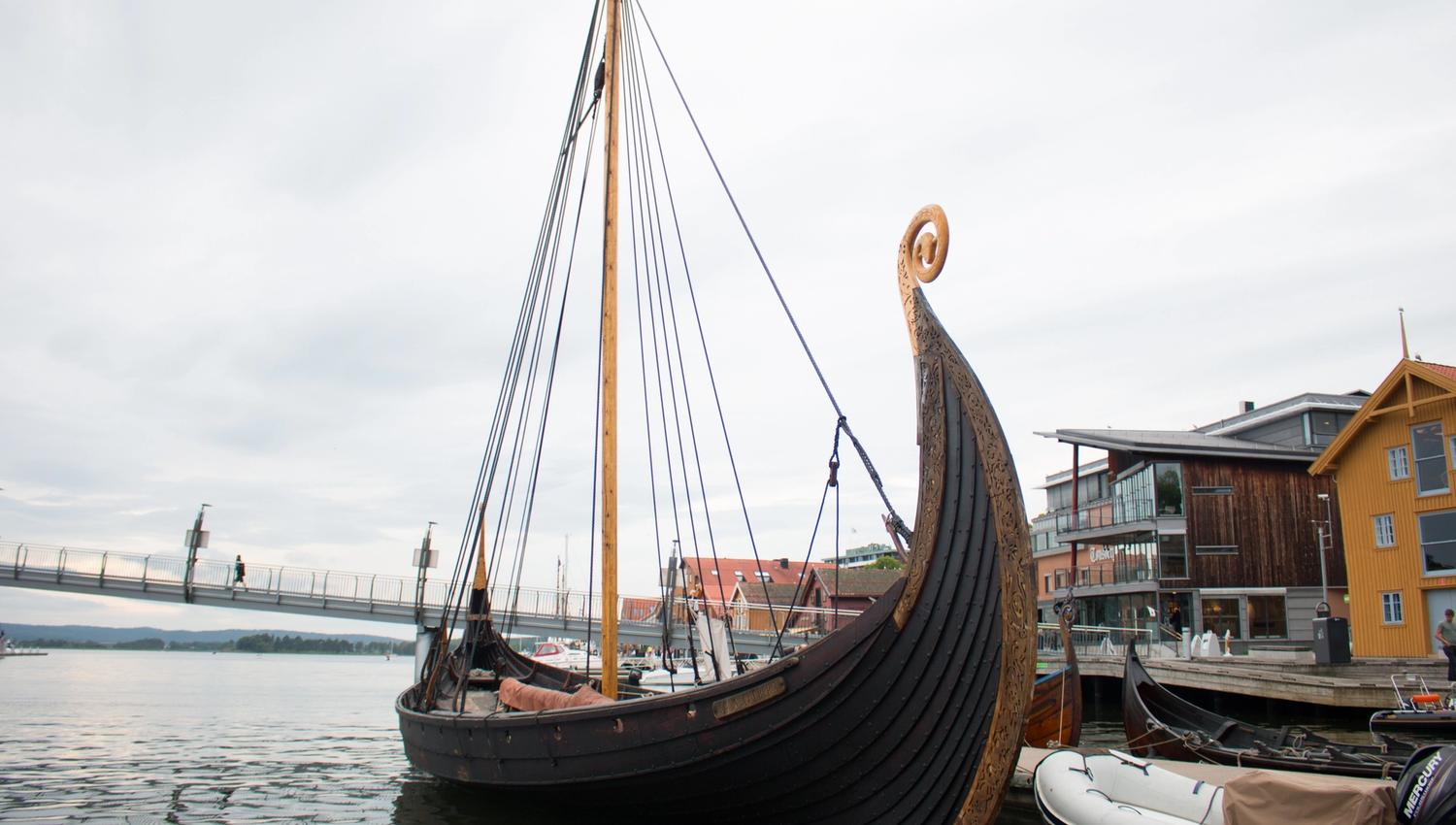 Saga Oseberg liggende ved brygga i Tønsberg