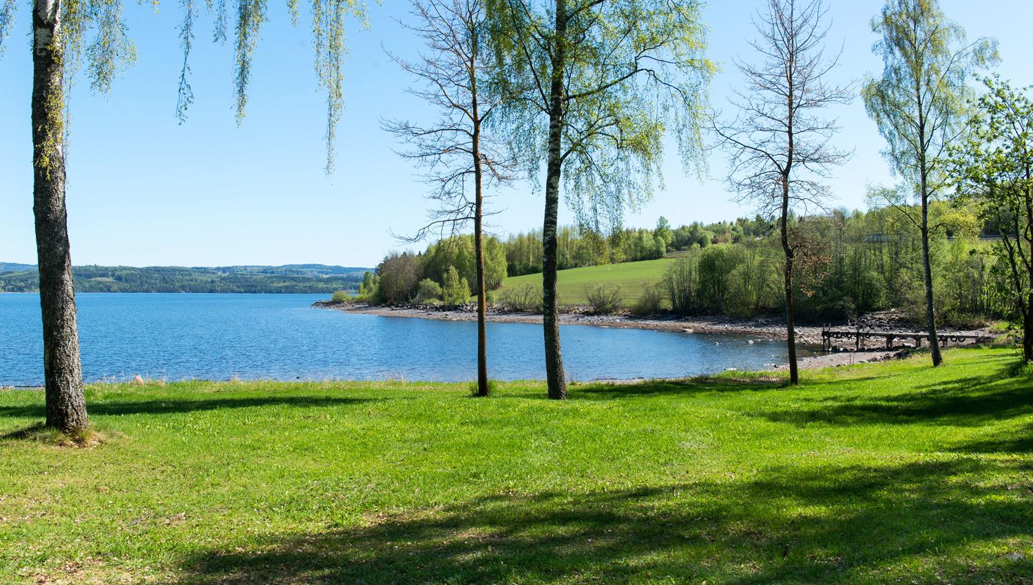 Stokke Nedre - Gjestegården ved Mjøsa. Stranden nedenfor gården.