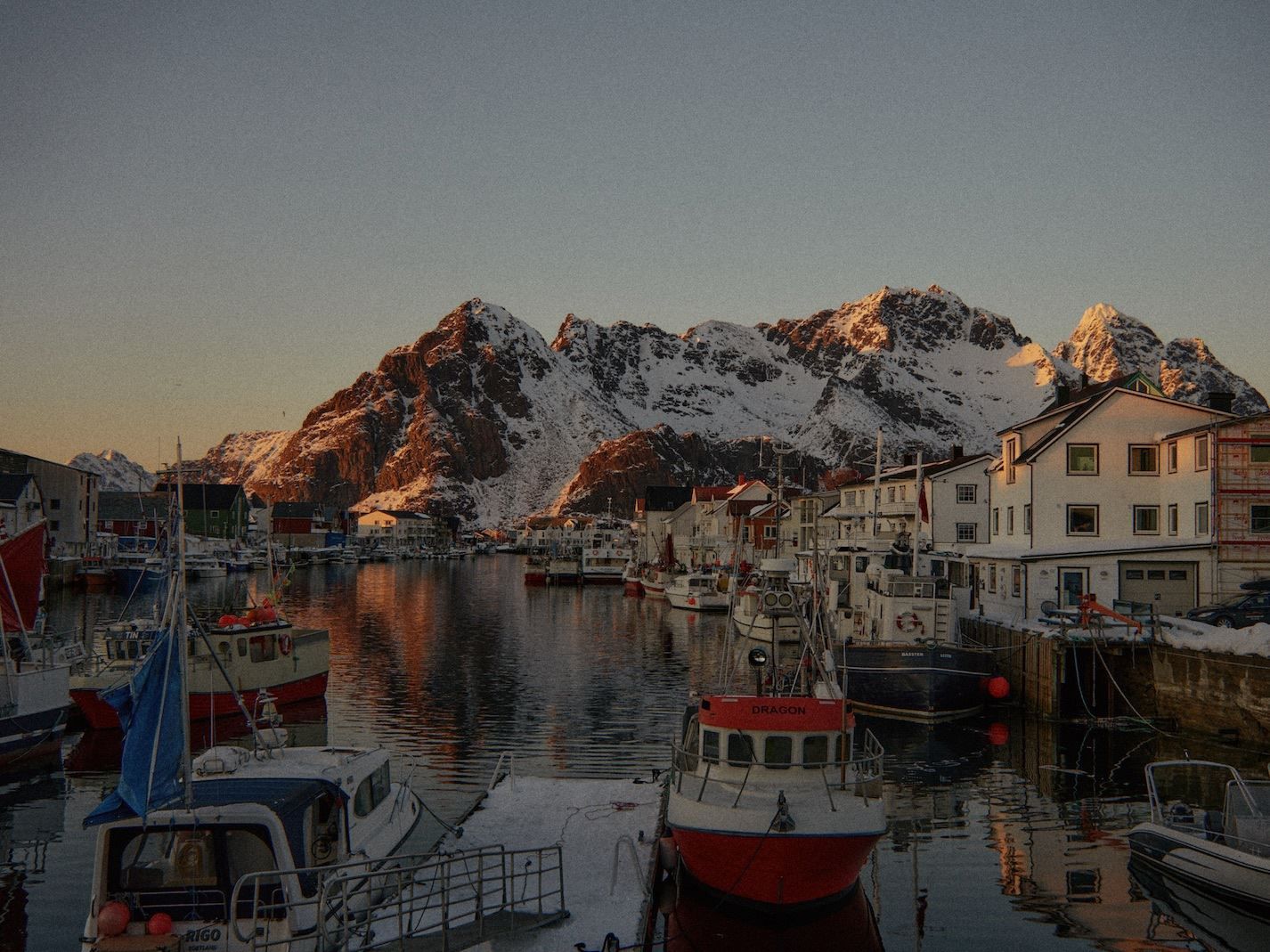 Solnedgang i Henningsvær