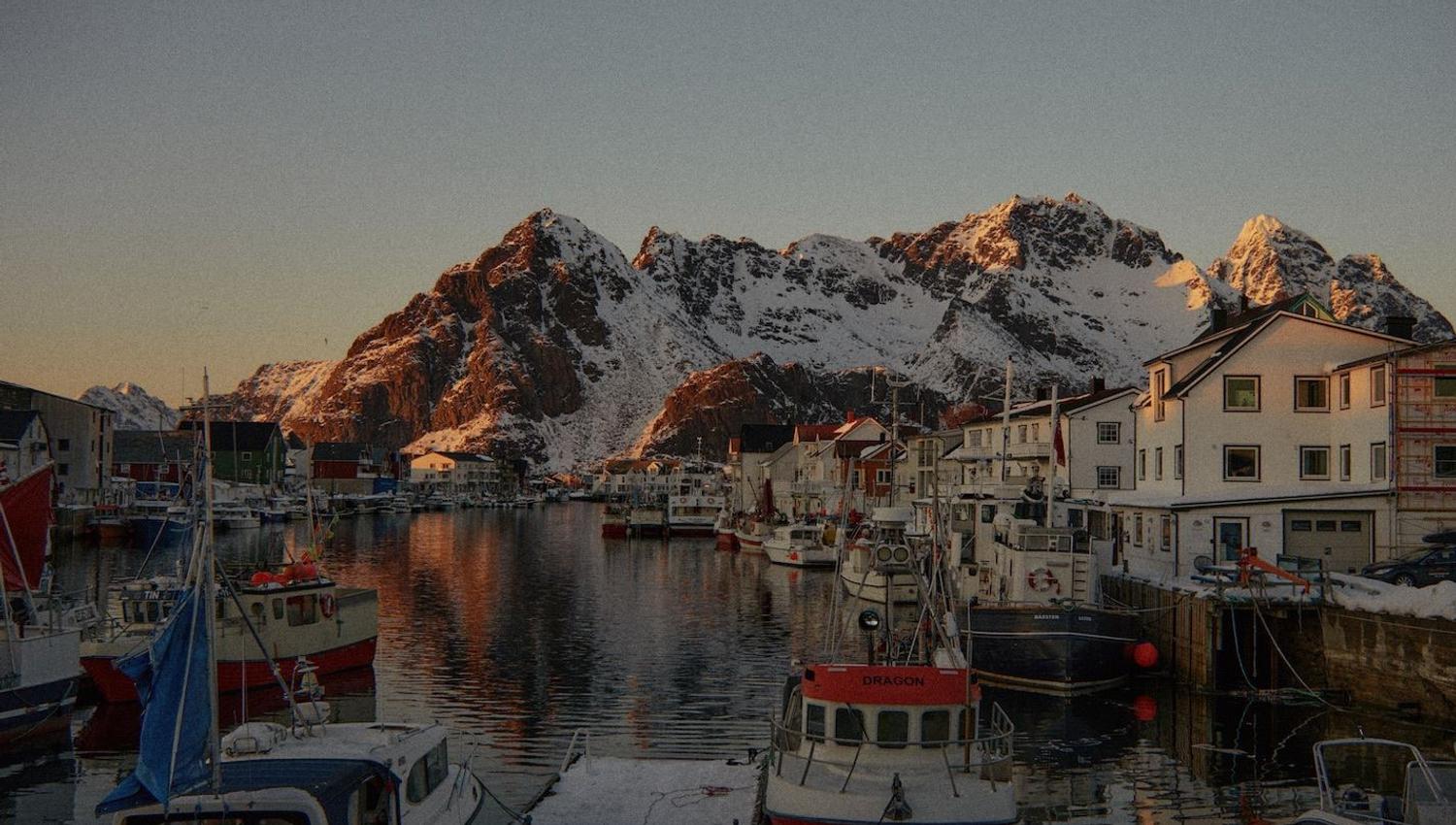 Solnedgang i Henningsvær