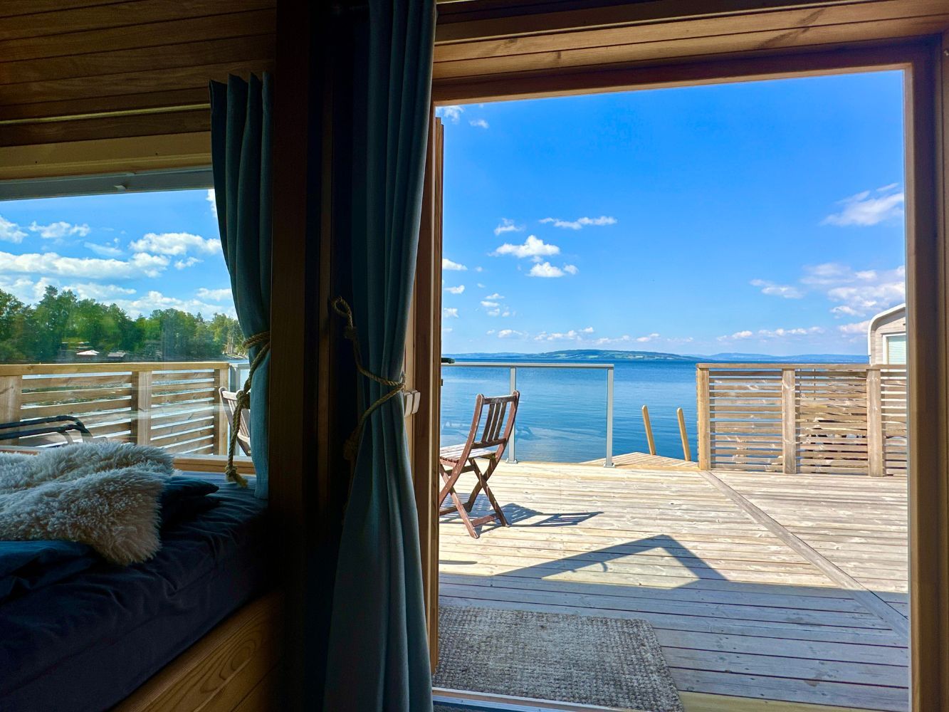 Panoramahytter i Evjua Strandpark, terrasse sett fra hytta