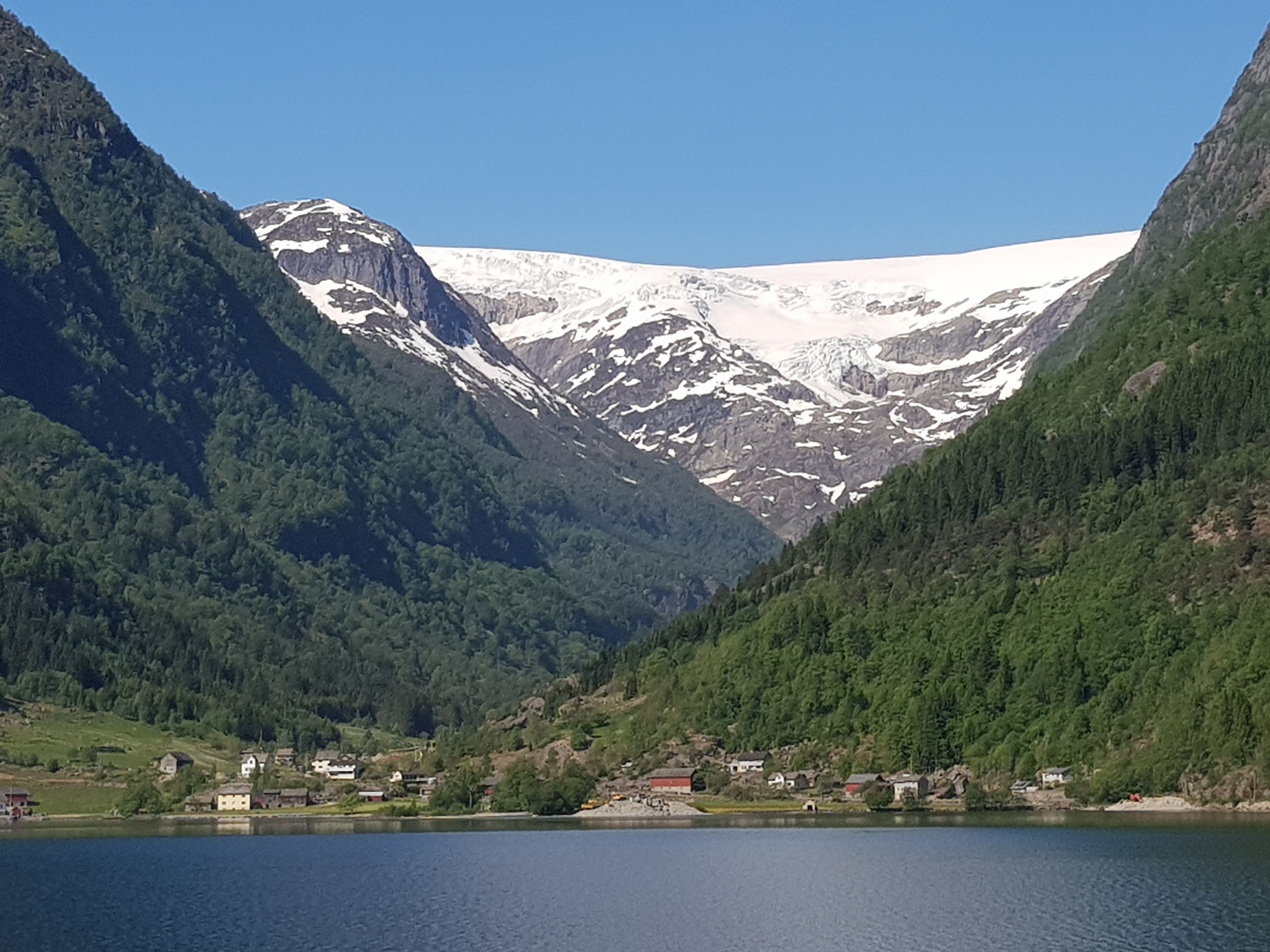 Buerbreen sett frå avstand