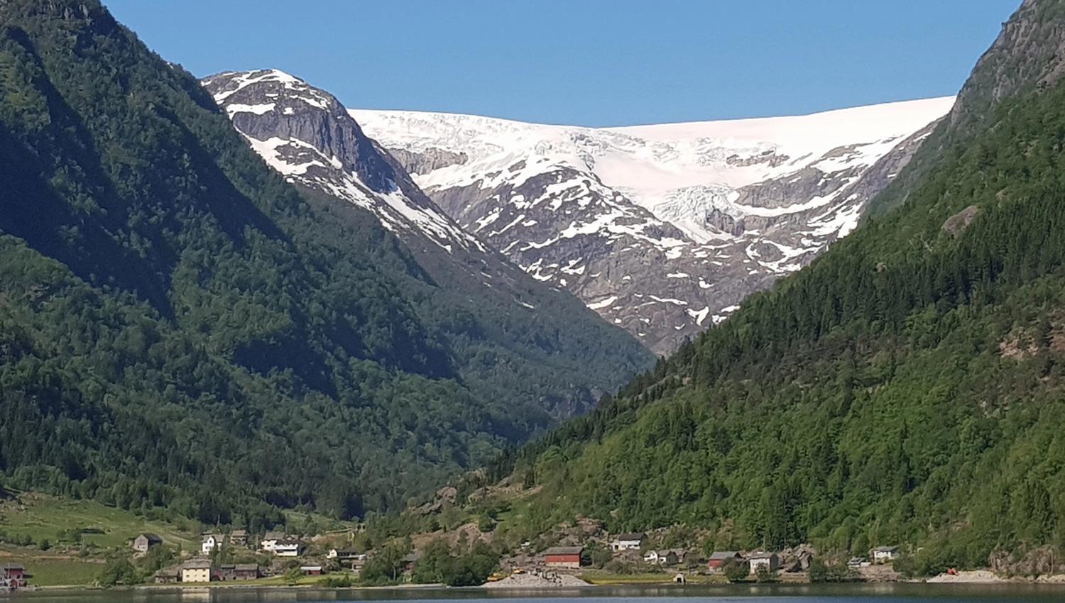 Buerbreen sett frå avstand