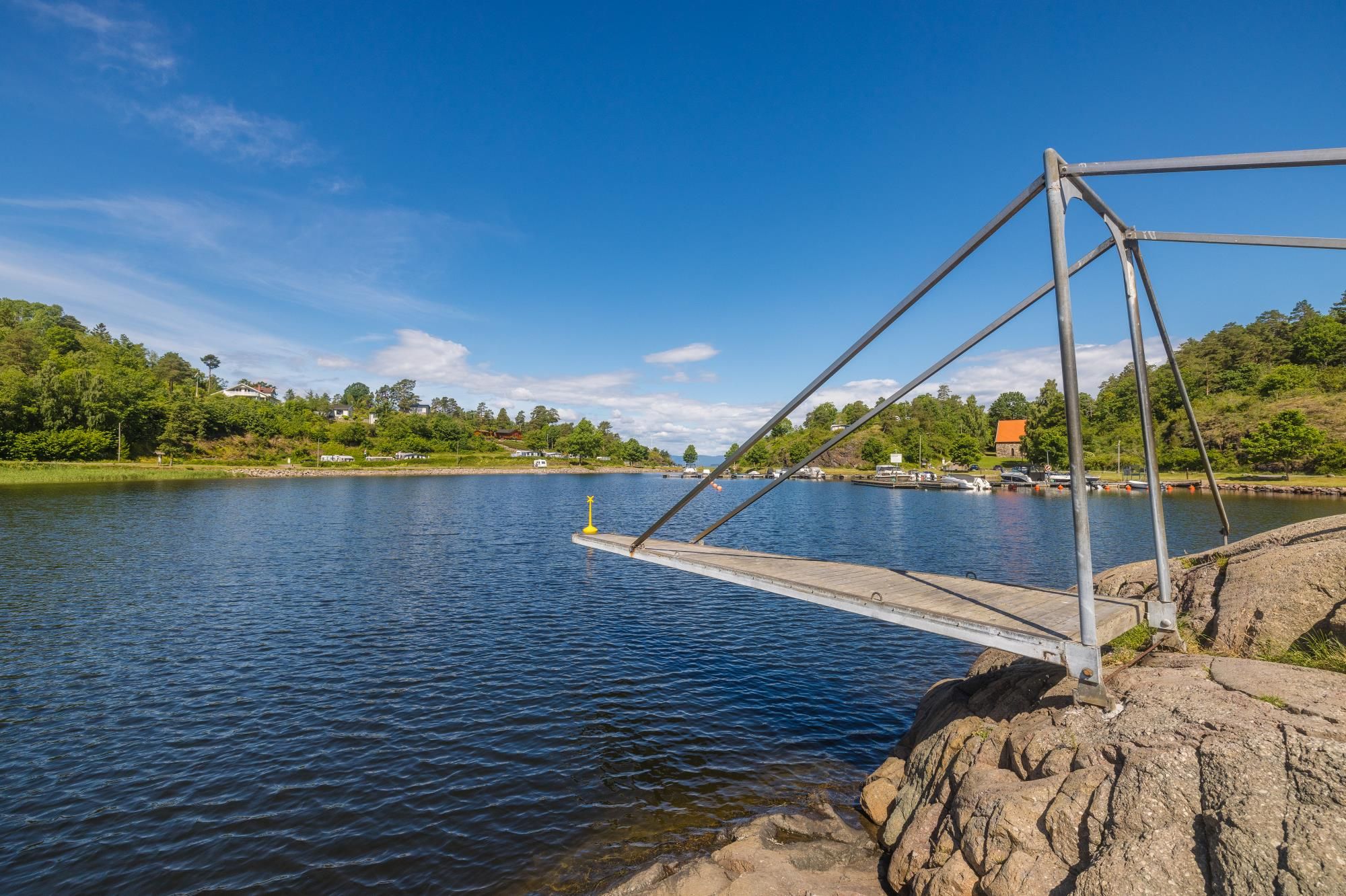 Badeplass med stupebrett