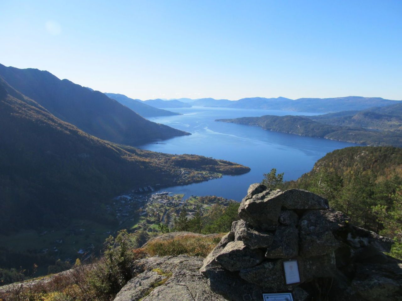 Gullbergnotten mot jondal og fjord Steinar Smith