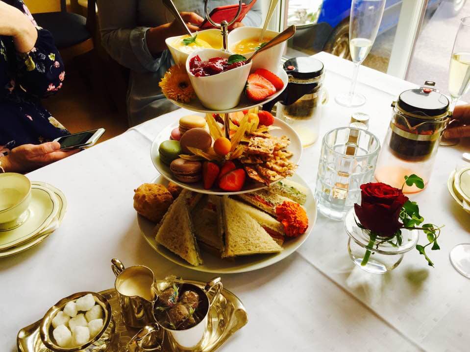 Etasjefat til afternoon-tea