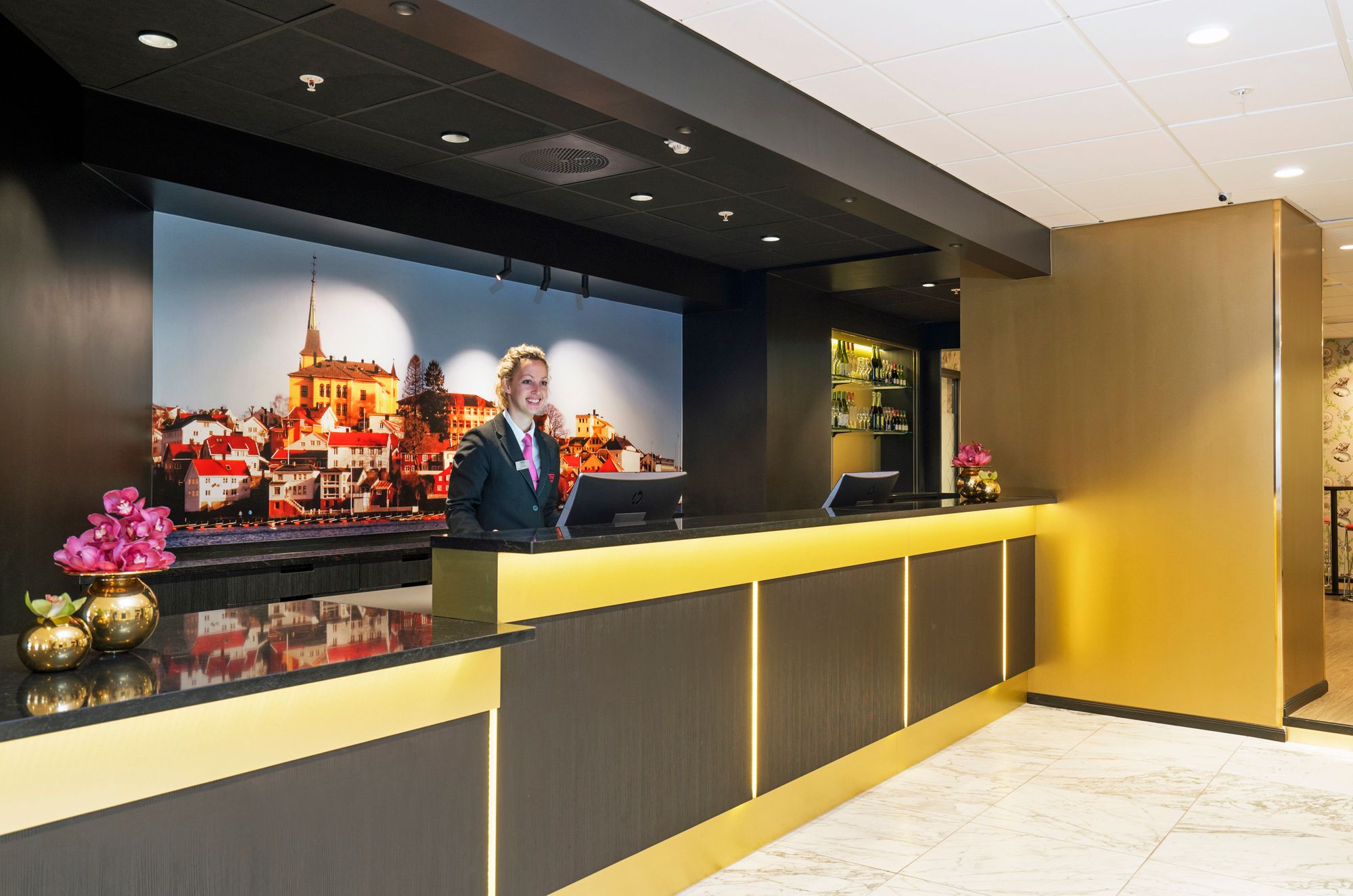 Reception area at Thon Hotel Arendal