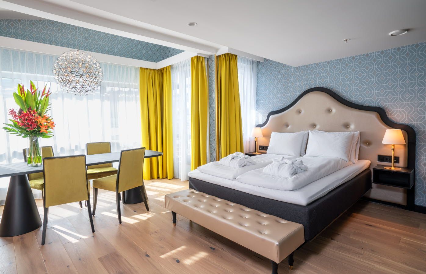 double room with dining room area