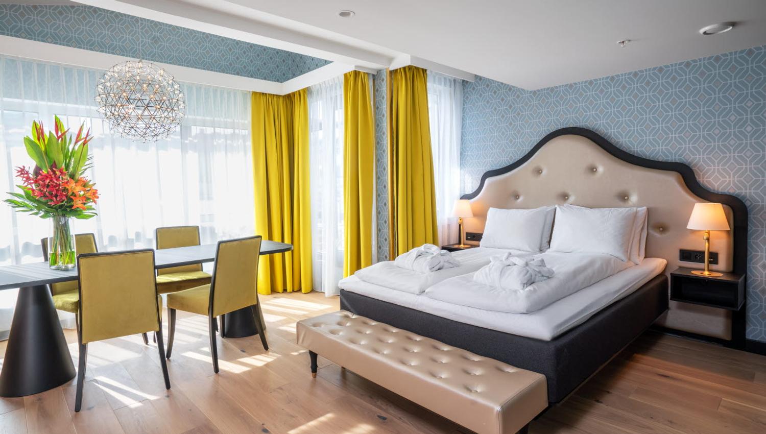 double room with dining room area