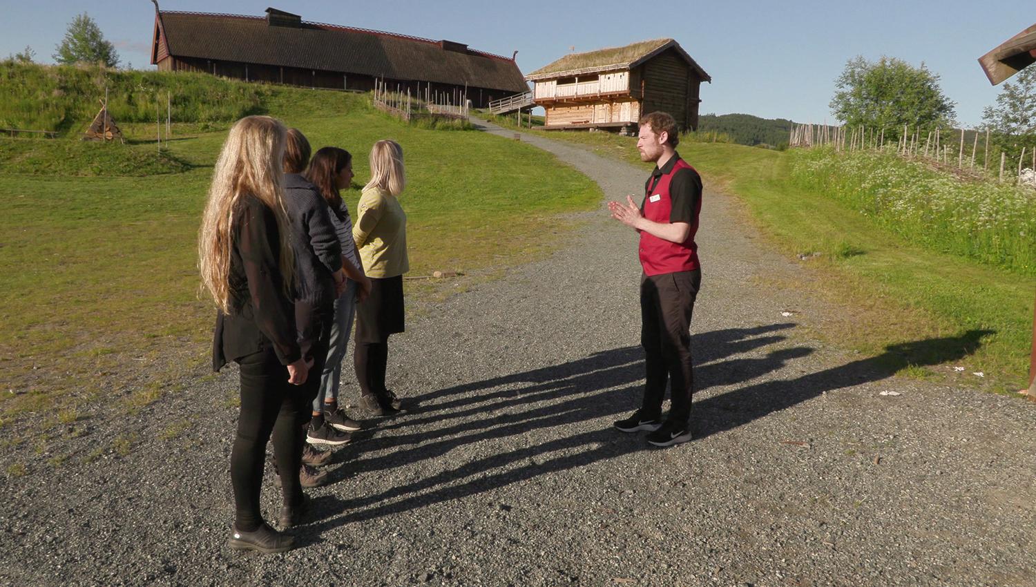 Stiklestad Nasjonale Kultursenter - Damer på tur
