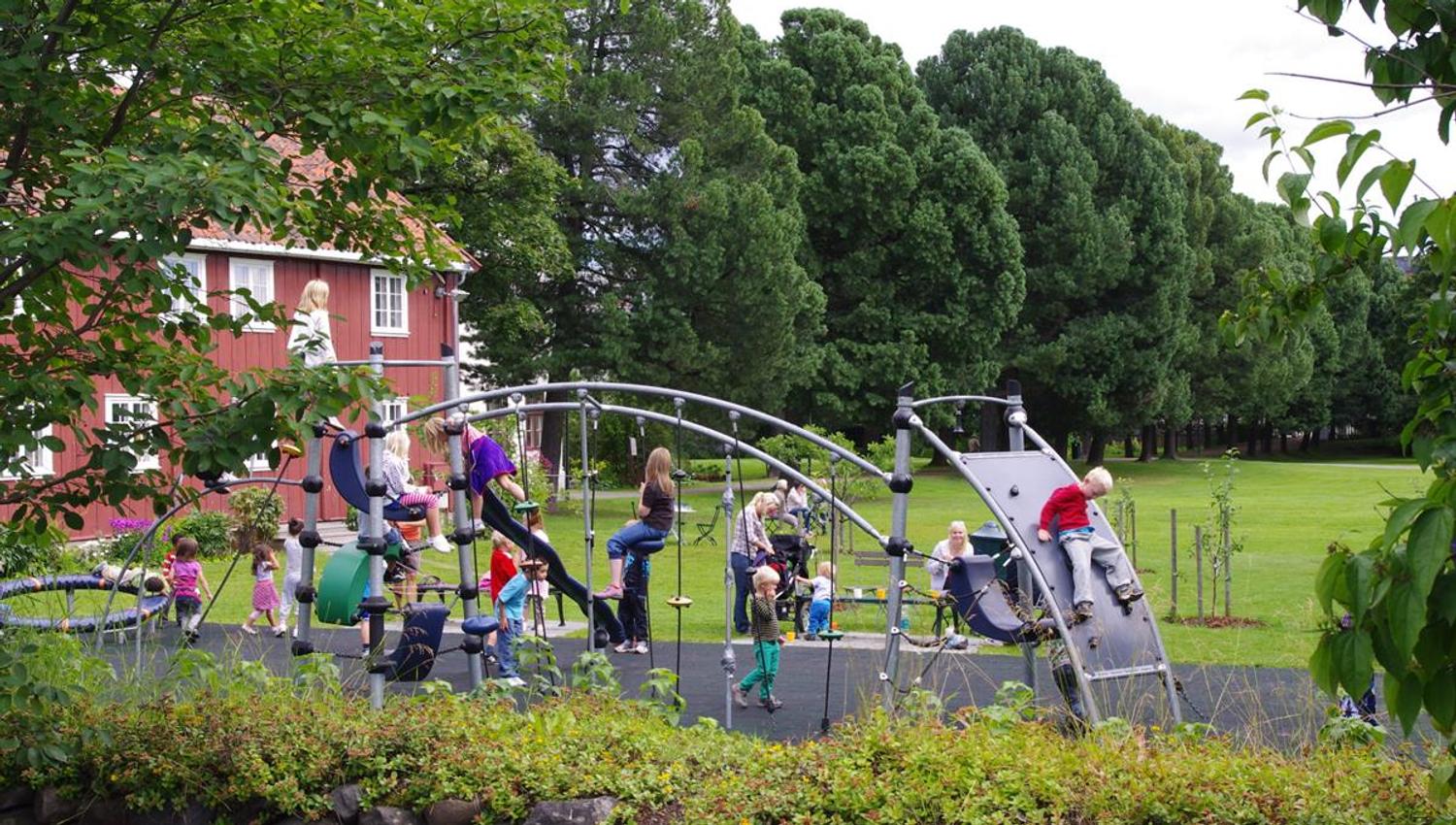 Frukthagen lekeplass Foto Mjøsmuseet-Ragni E Nilsen
