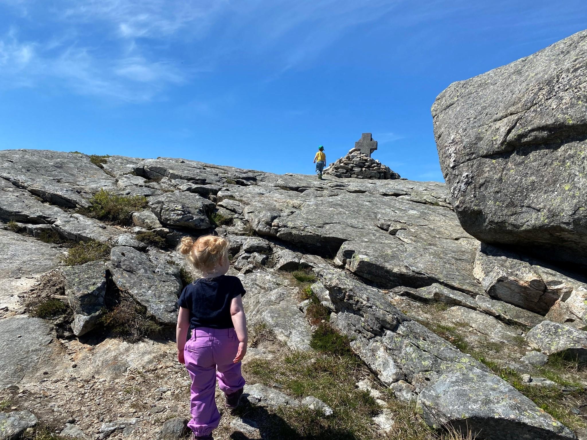 Topphøna, via the Memorial - hike in Strand
