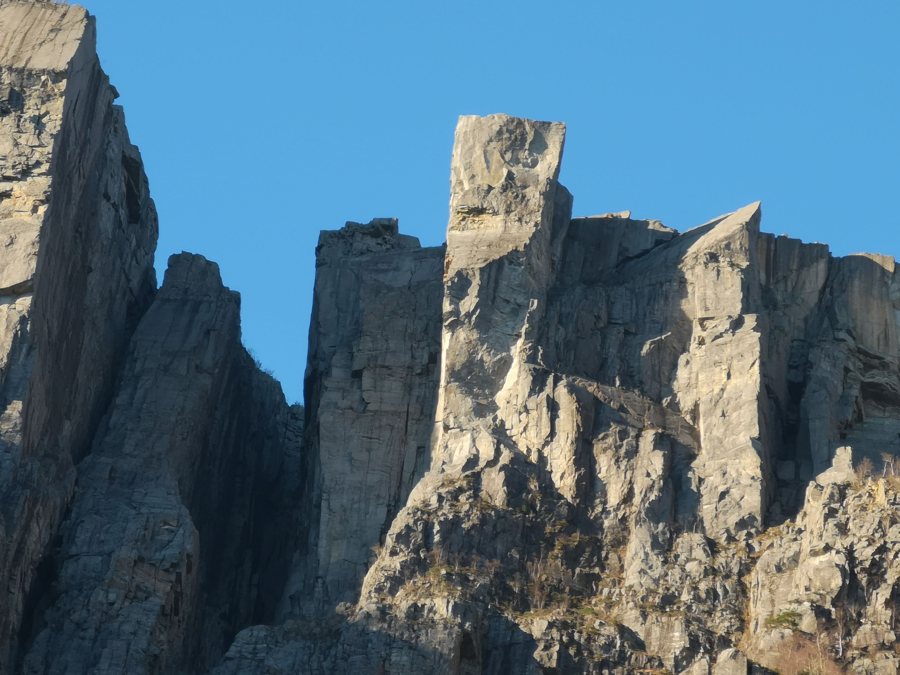 Preikestolen sett fra fjorden