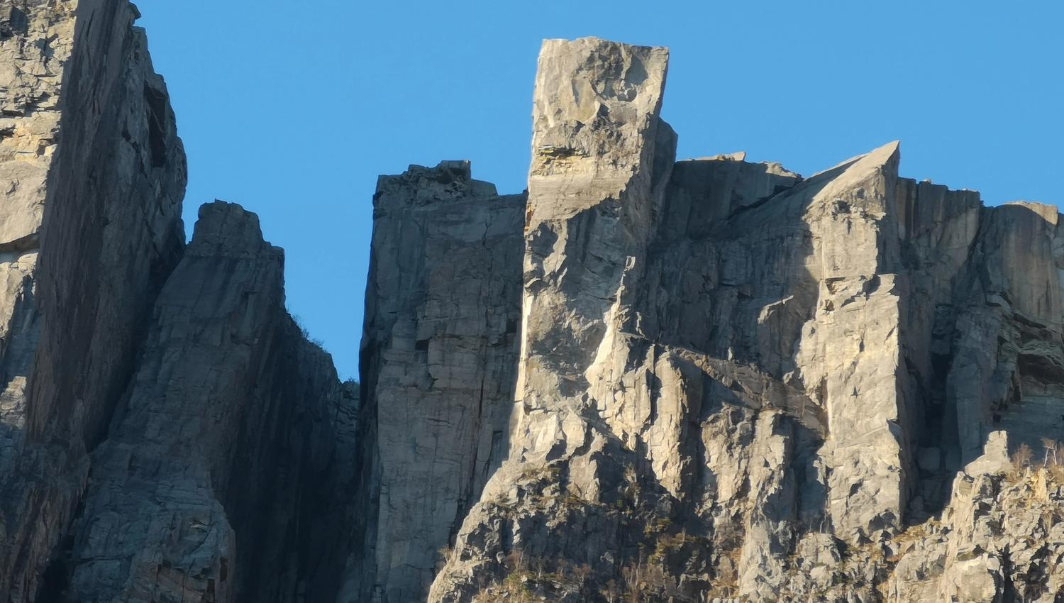 Preikestolen sett fra fjorden