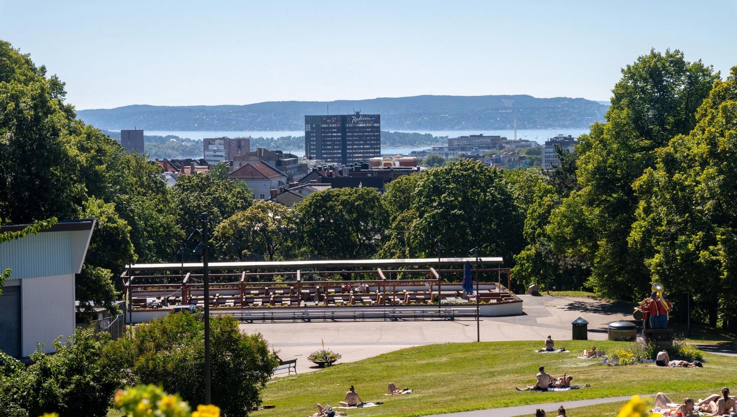 Flott utsikt fra toppen av parken.