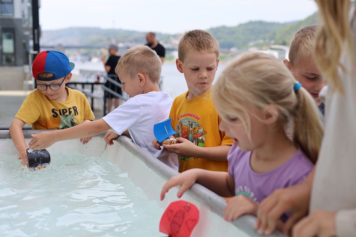barn som leker på DuVerden