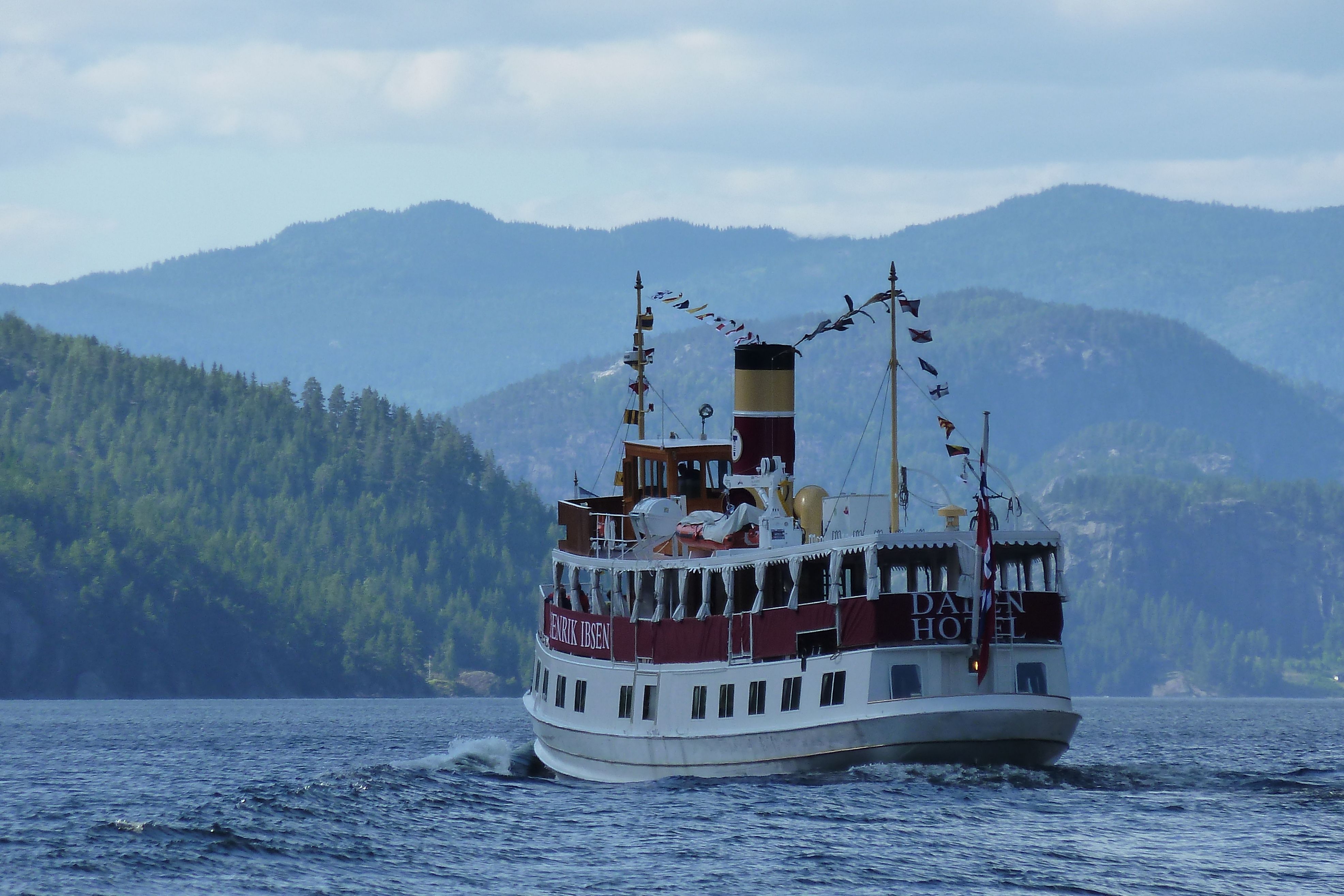 MS Henrik Ibsen