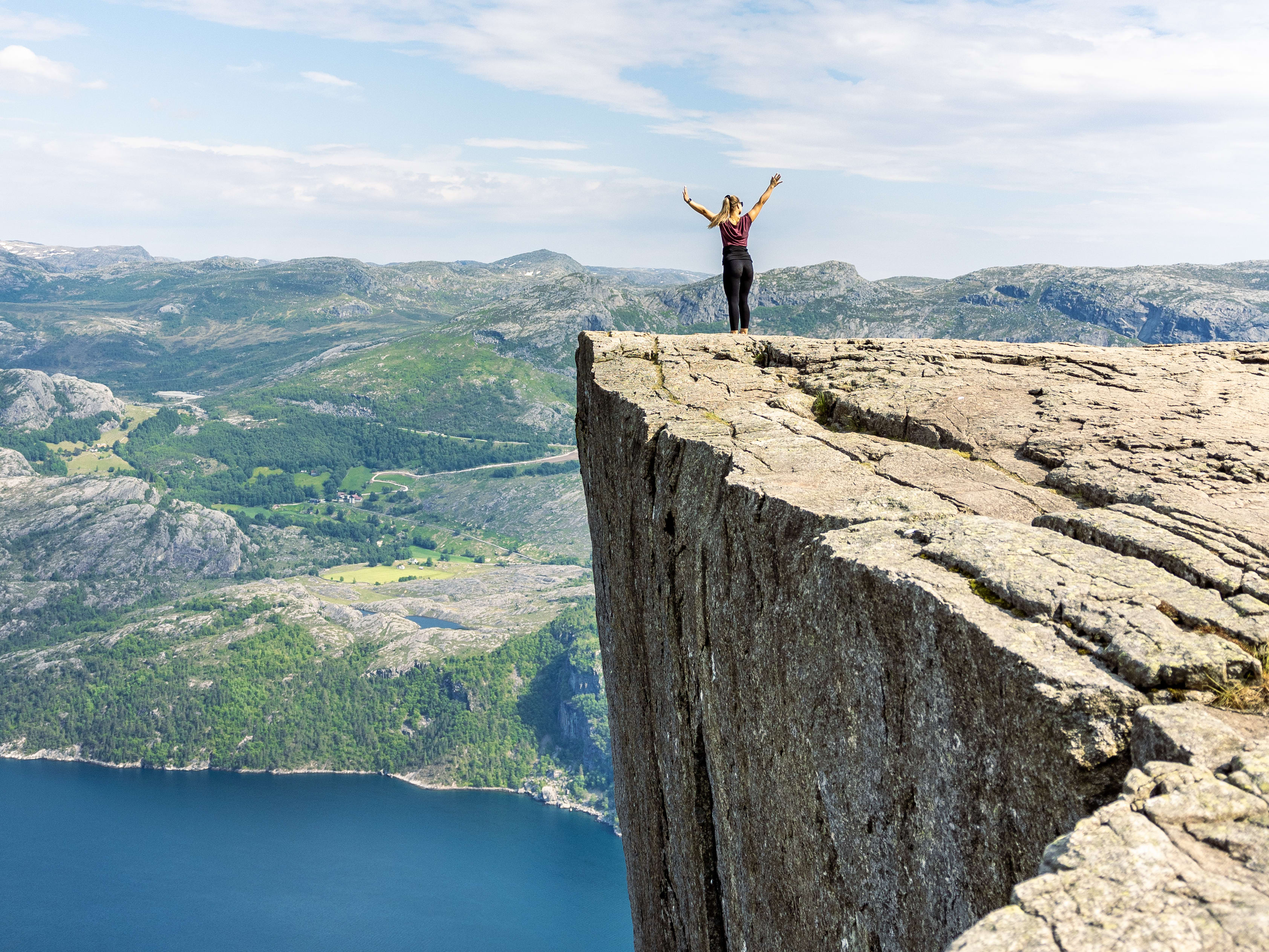 people hiking to preikestolen bus to preikestolen