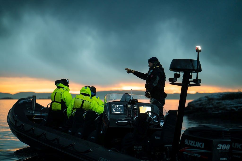 RIB-pilot guider passasjerer i Oslofjorden