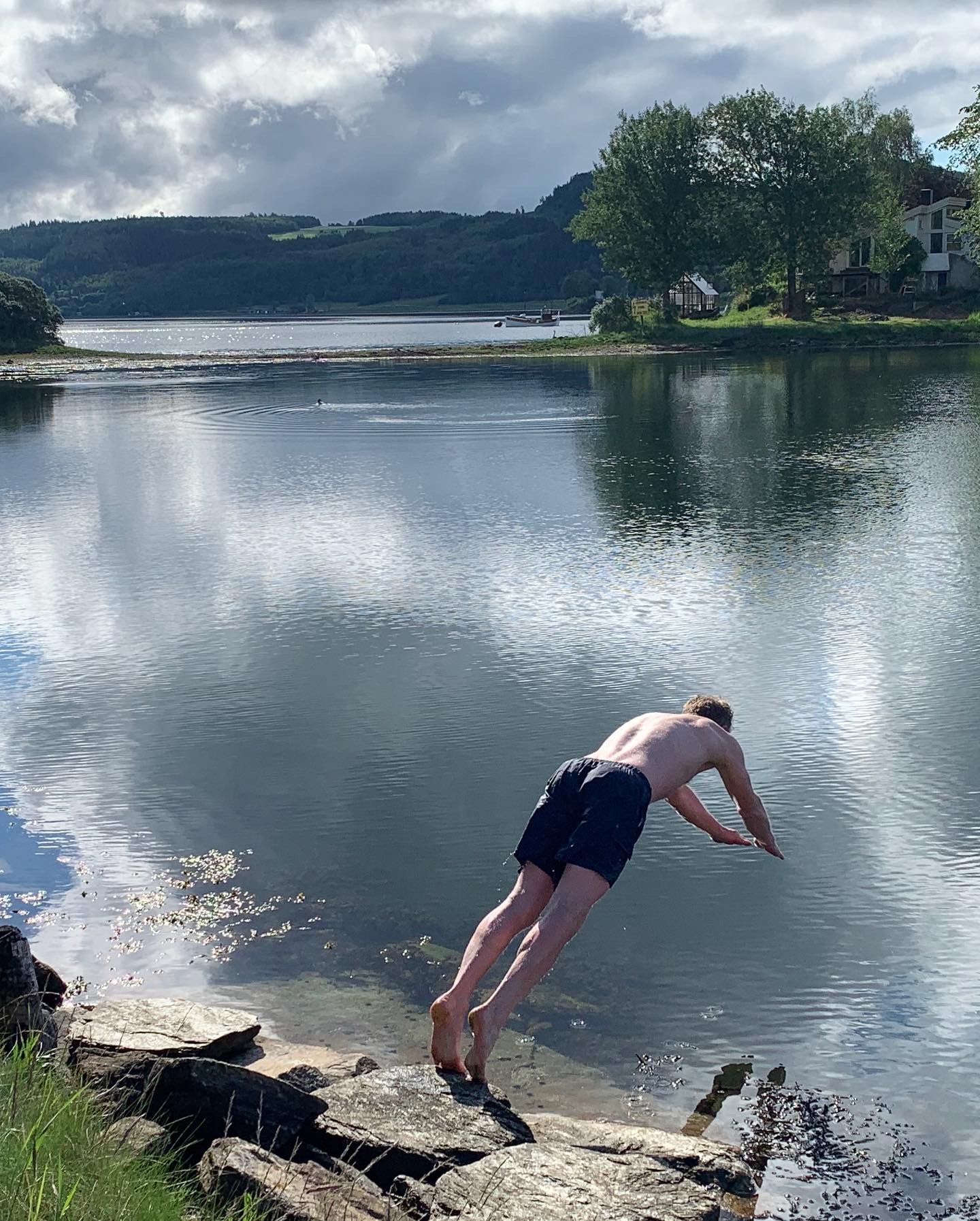 Frister det med en dukkert i fjorden_