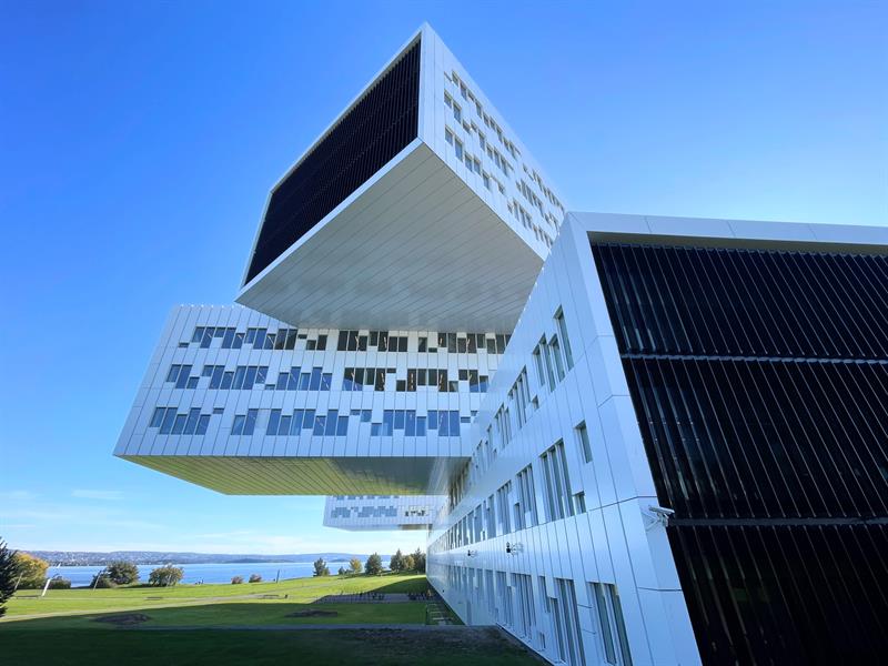 Hvit Equinor bygning - byggeklosser