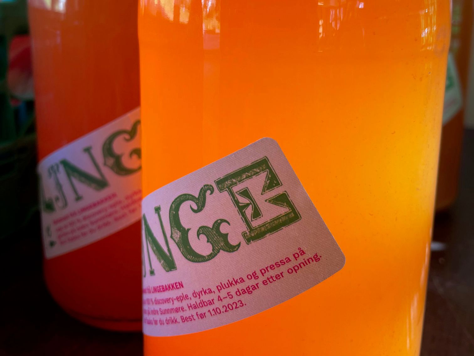 Ferskpressa eplemost frå Lingebakken