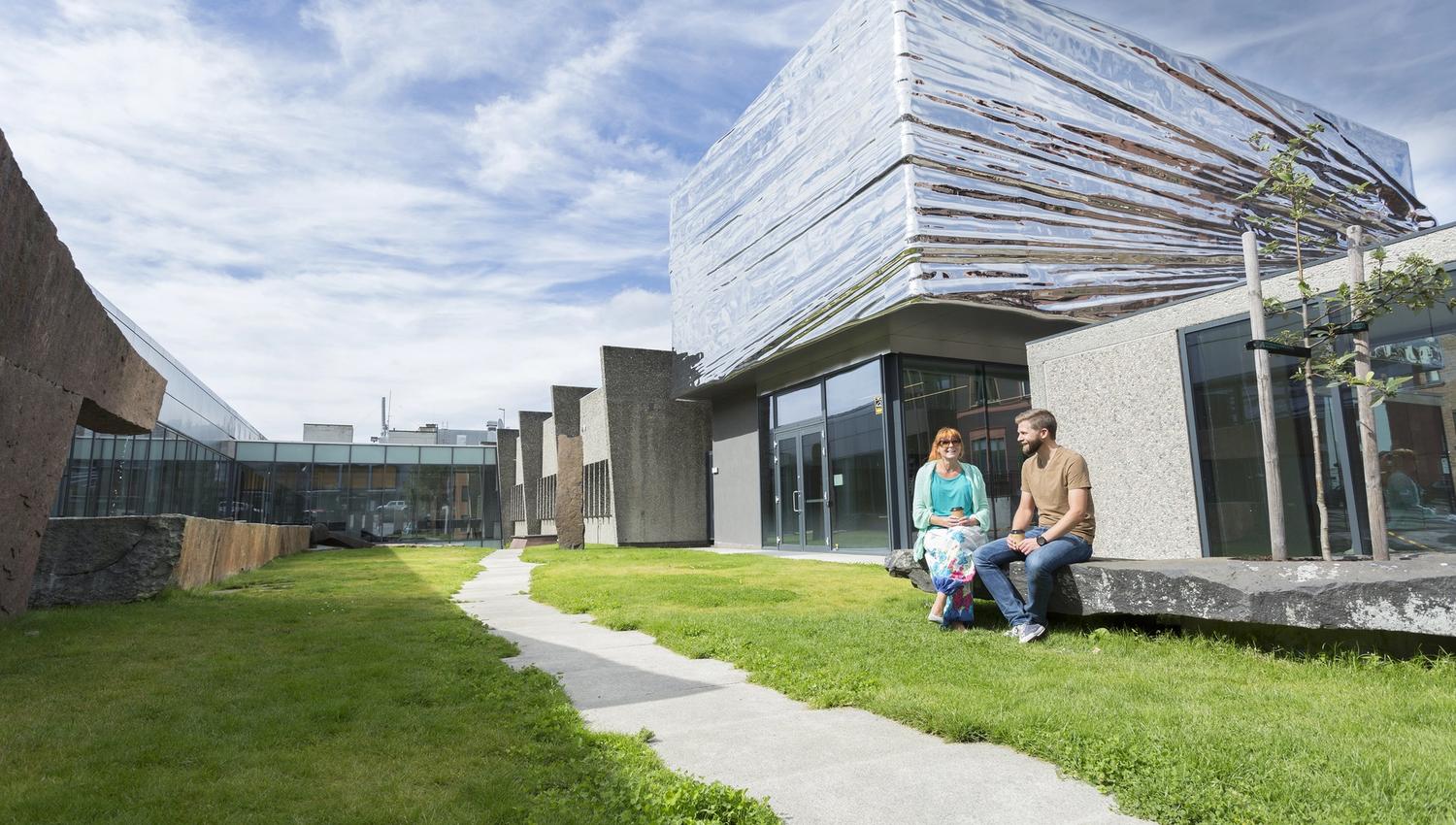 I bakgården på Lillehammer Kunstmuseum