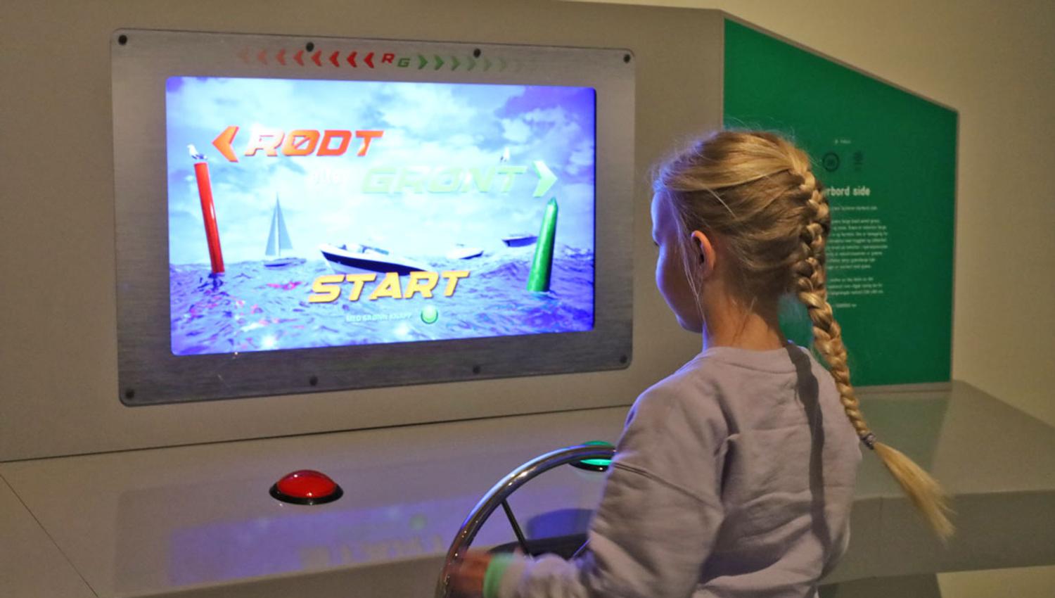 jente som leker på DuVerden