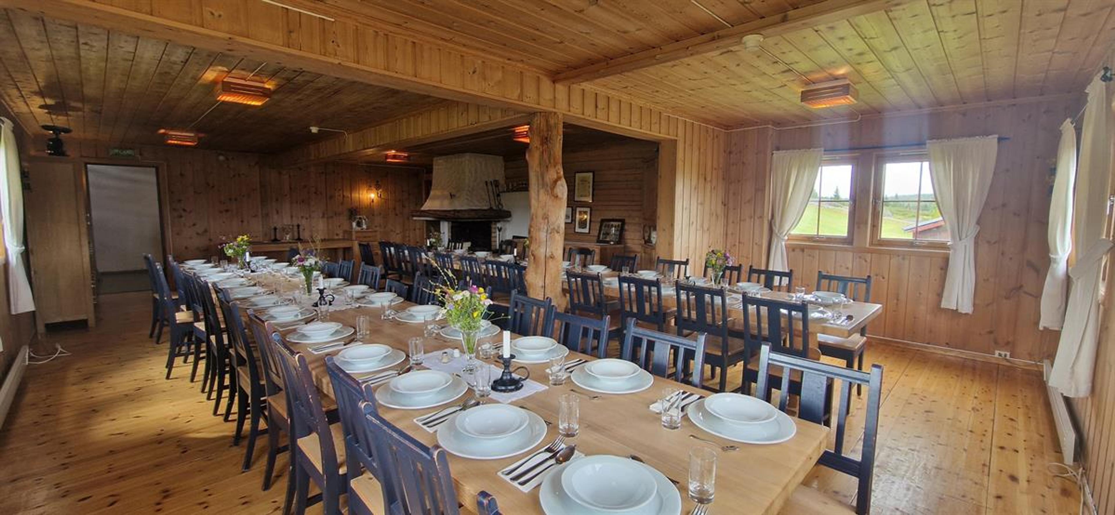 Cafè & mountainbar at Skotten Seter - Bed & Husky