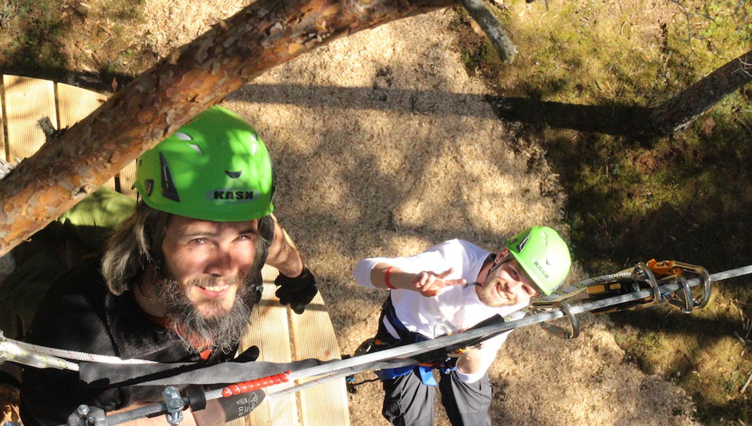2 boys climbing on the climbing park High and Low in Bø in Telemark