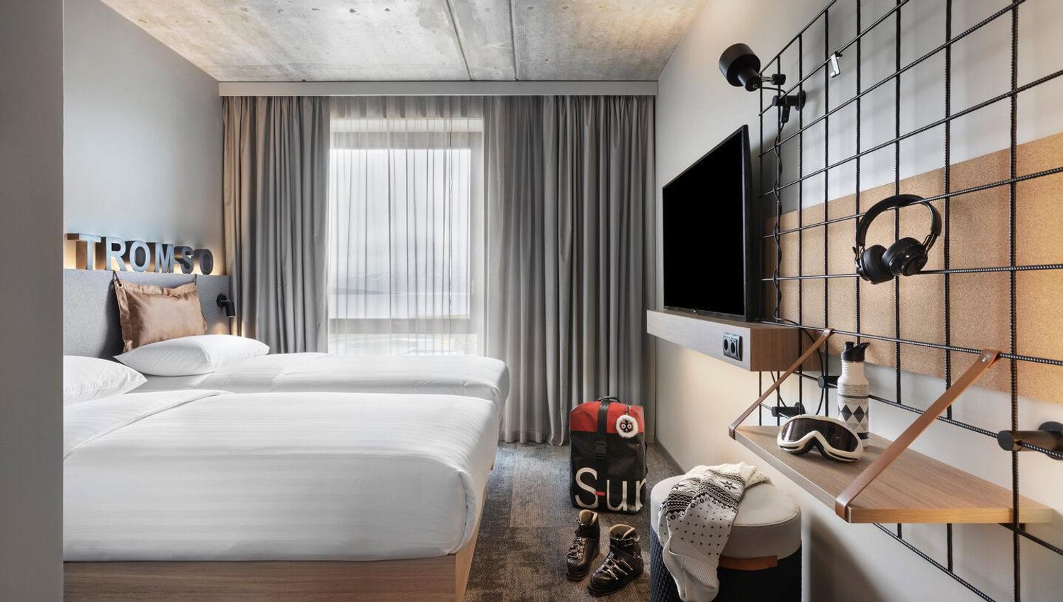 Minimalistic, but stylish rooms. Double bed, view, tv, bench.