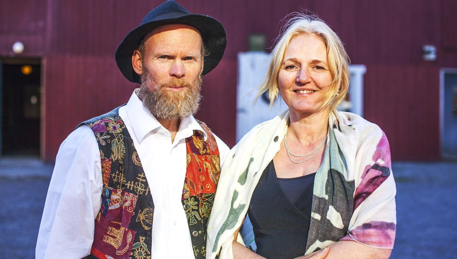 The owners of Holt Gård. Man and woman in nice attire.