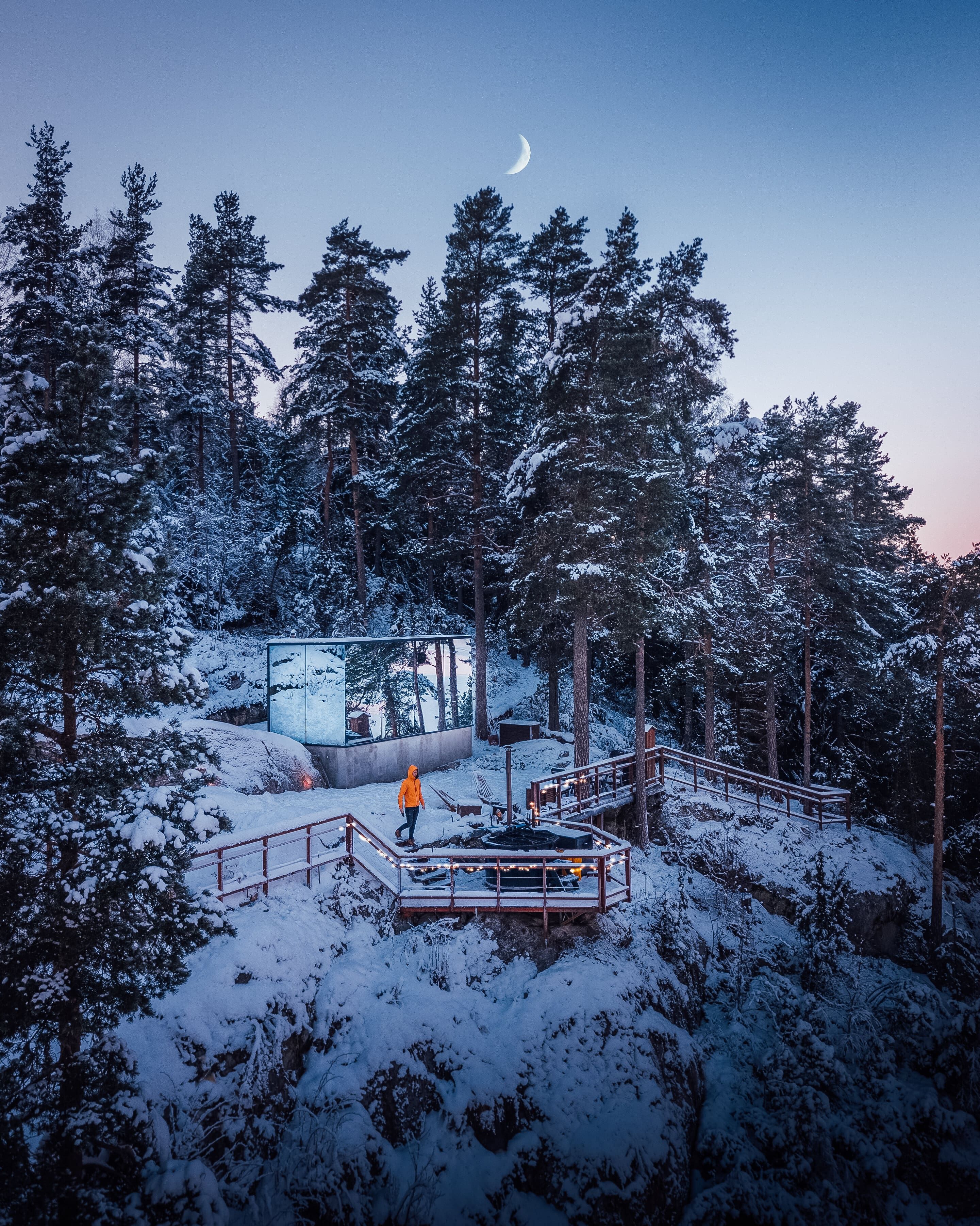 WonderInn glass hytte med snø