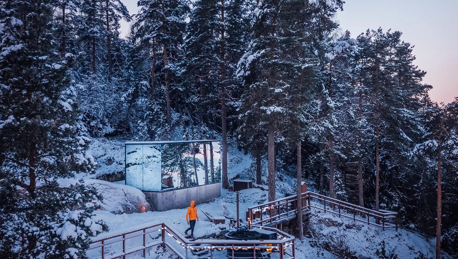 WonderInn glass hytte med snø