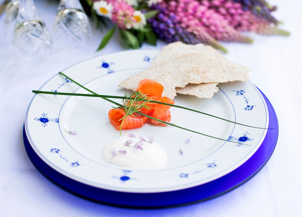 smoked salmon with flatbread and sour cream