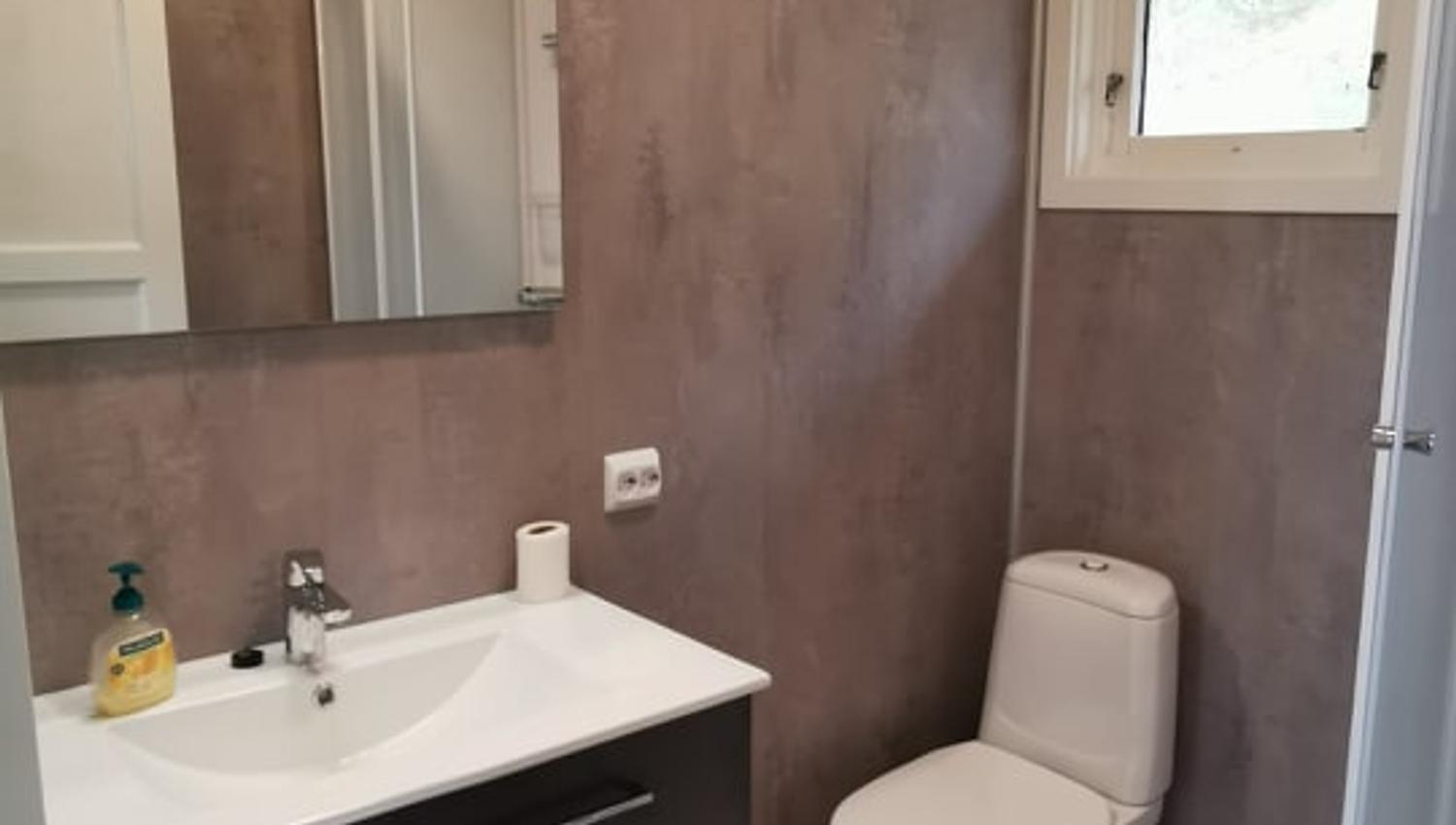 Bathroom in red cabin