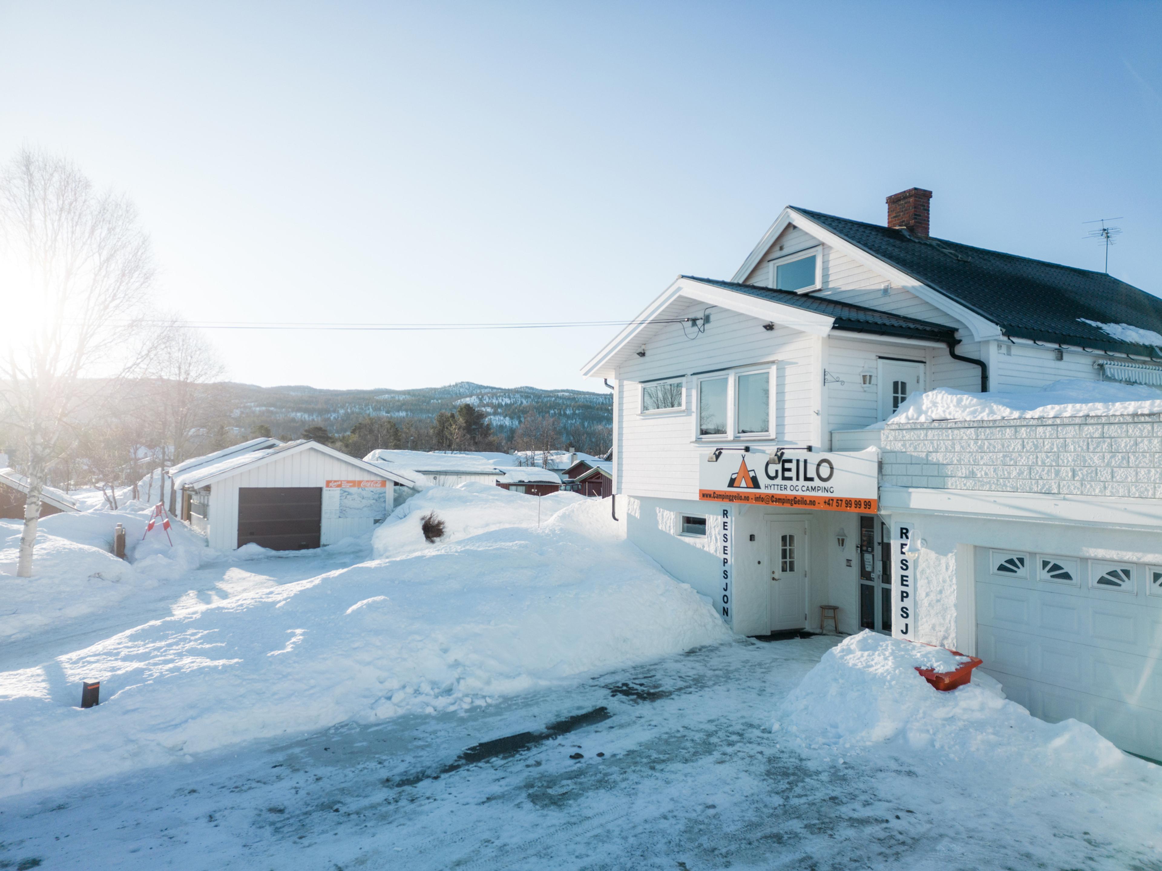 The main entrance to the camping and reception in vinter. 