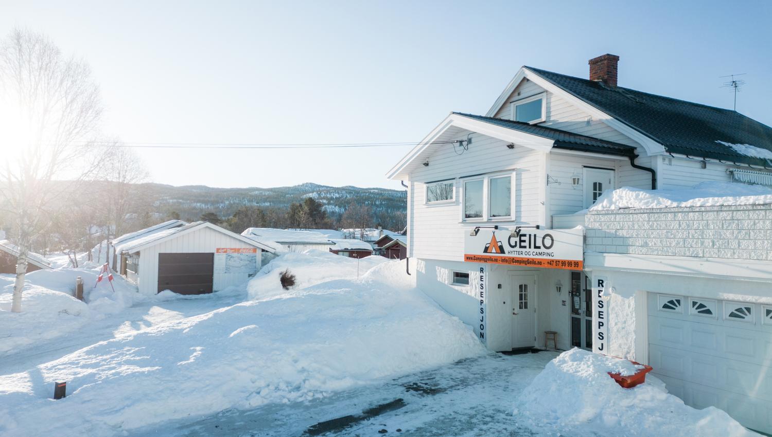 The main entrance to the camping and reception in vinter.