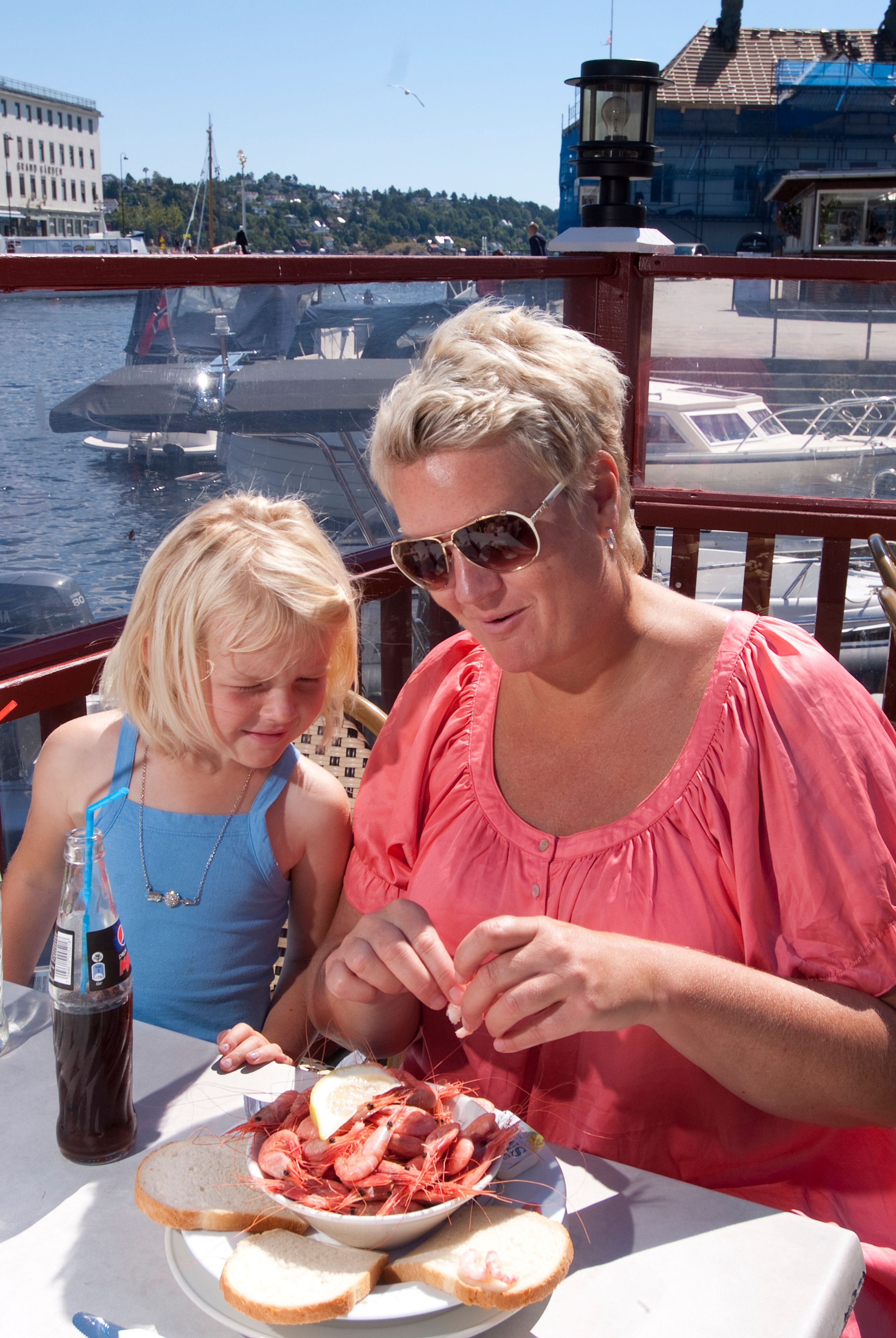 Nyt ferske reker i sola