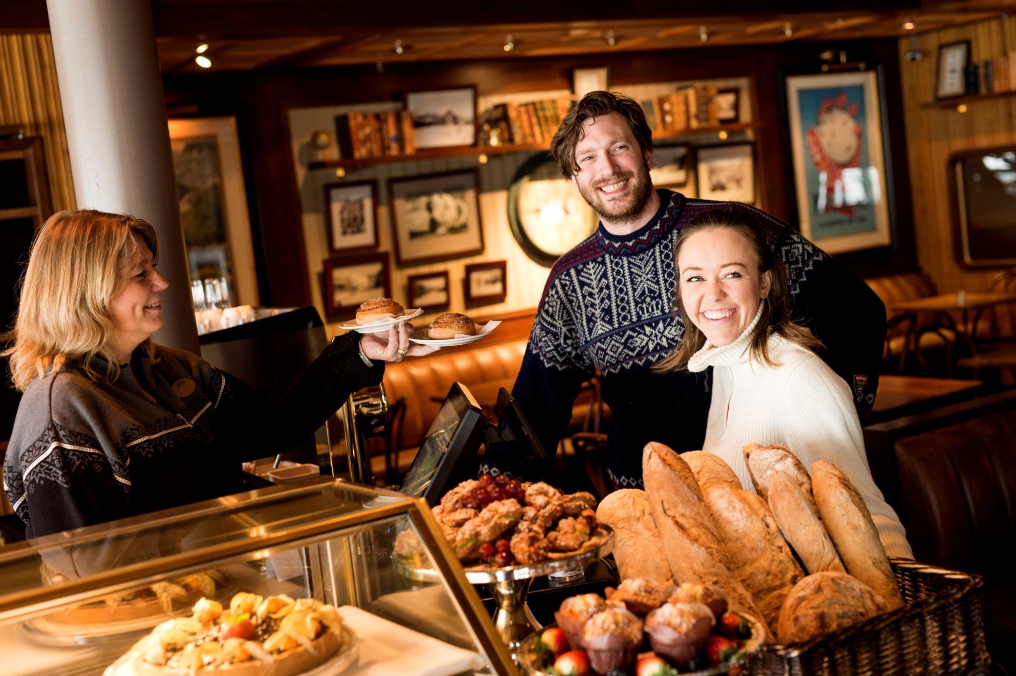 Cafe Lobby, Dr. Holms