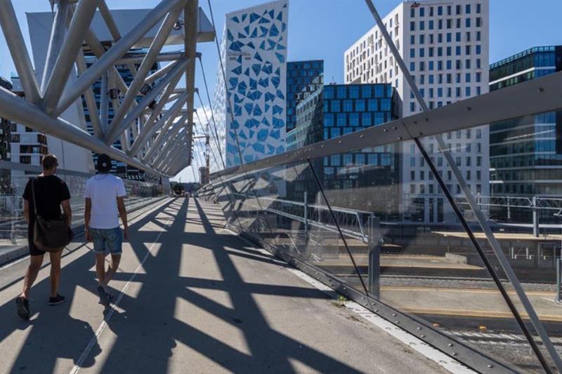 Walkway towards Barcode.