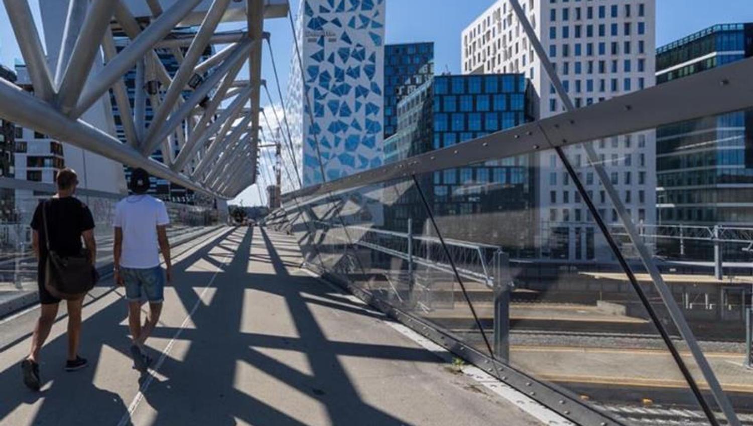 Walkway towards Barcode.