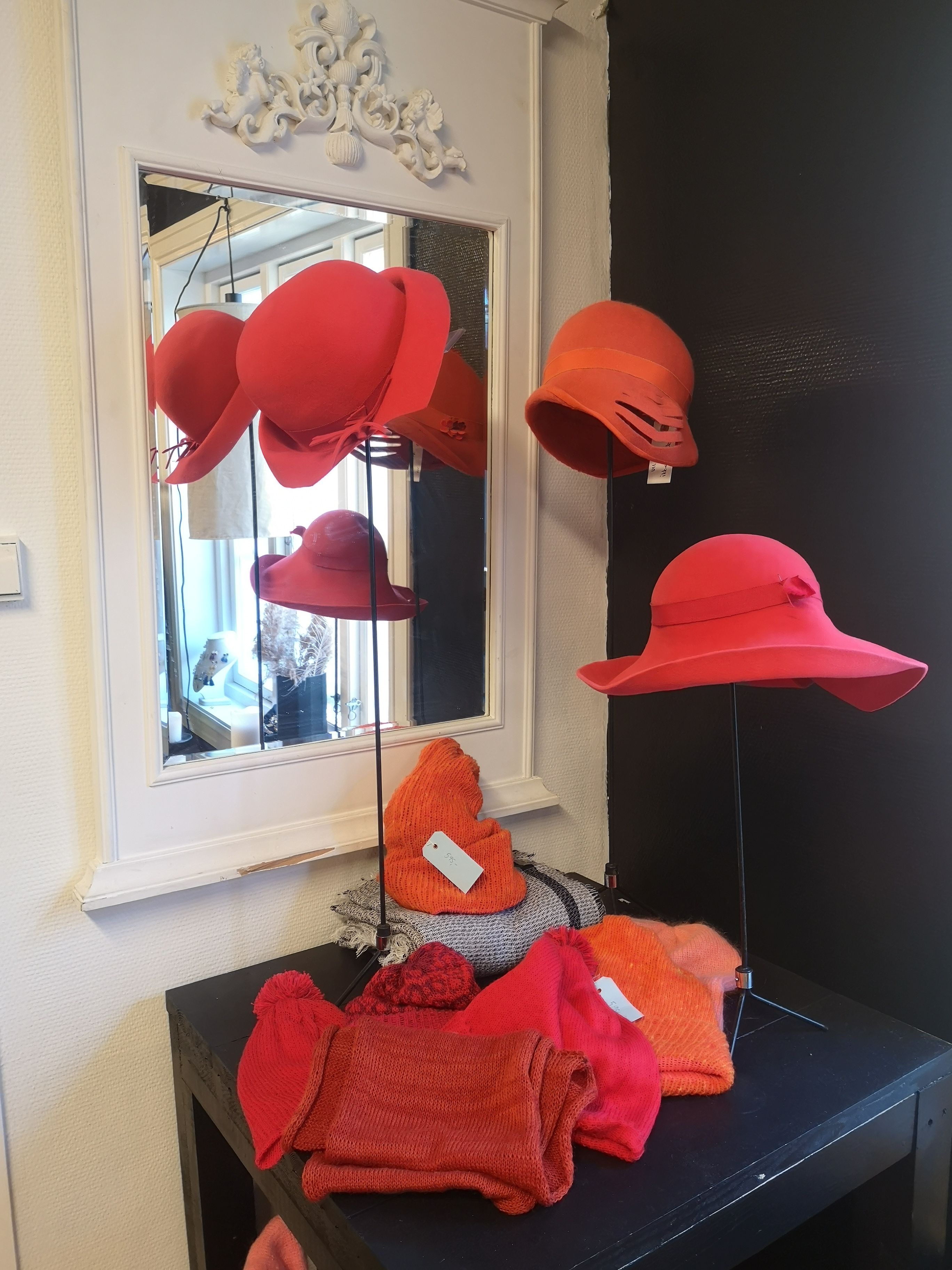 Elins klær og hatter i Posebyhaven