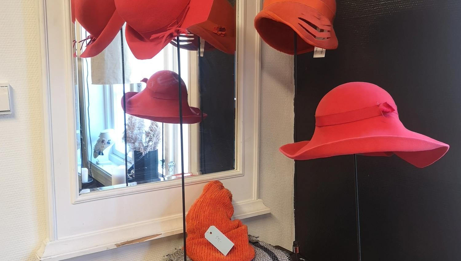 Elins klær og hatter i Posebyhaven