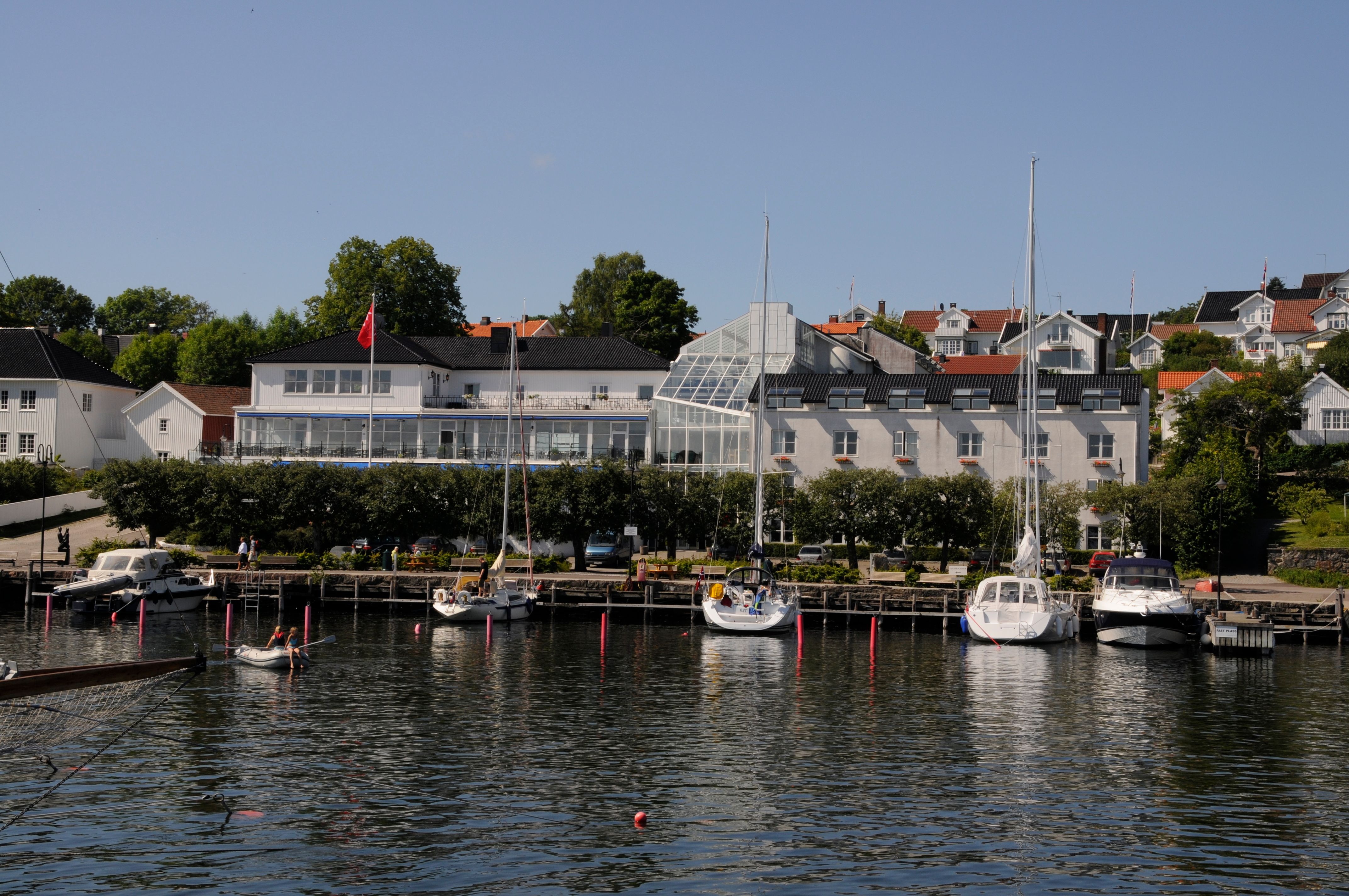 Grand Hotel Åsgårdstrand sett fra vannet
